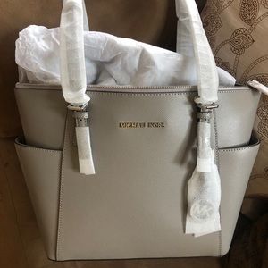 Michael Kors Voyager East West Tote Pearl Grey